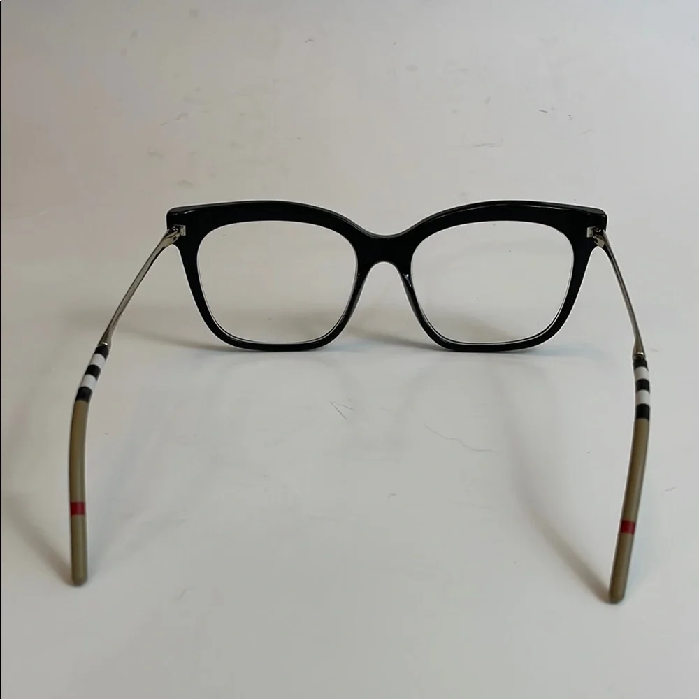 Burberry these black